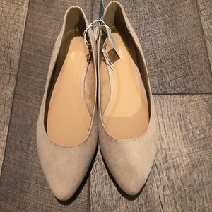 Old Navy flats size 9 flats. NWT.